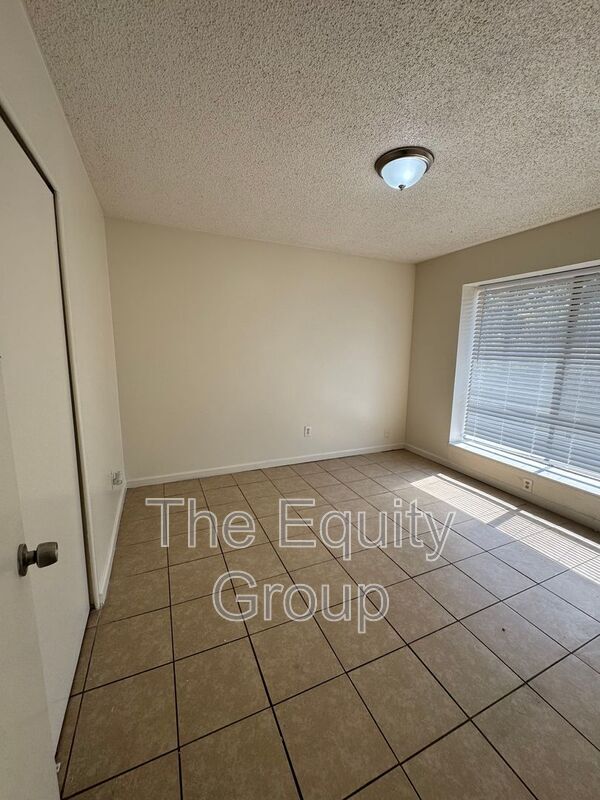 Building Photo - 524 S Encina St
