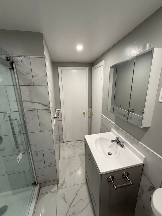 Building Photo - 214 Columbia St