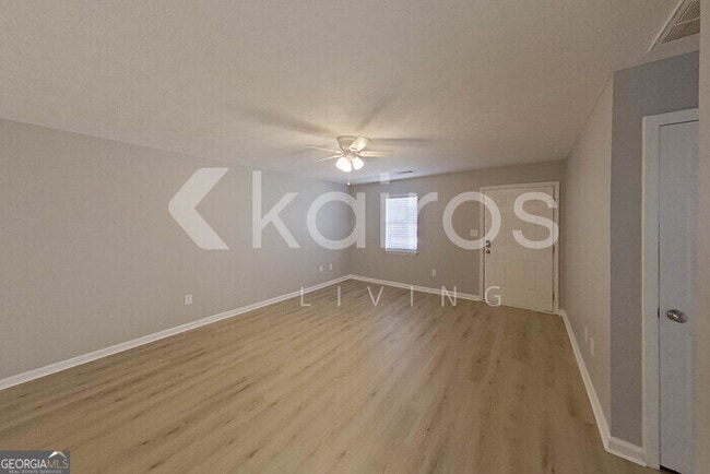 Foto del edificio - 180 Deer Pkwy