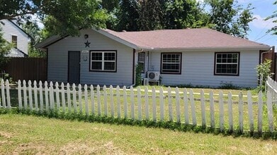 Building Photo - 204 Alice Dr