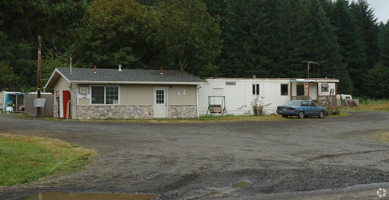 Saginaw Trailer Court Apartments in Cottage Grove, OR