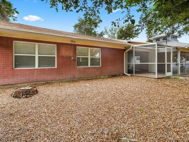 Building Photo - 1320 Barbizon Ln