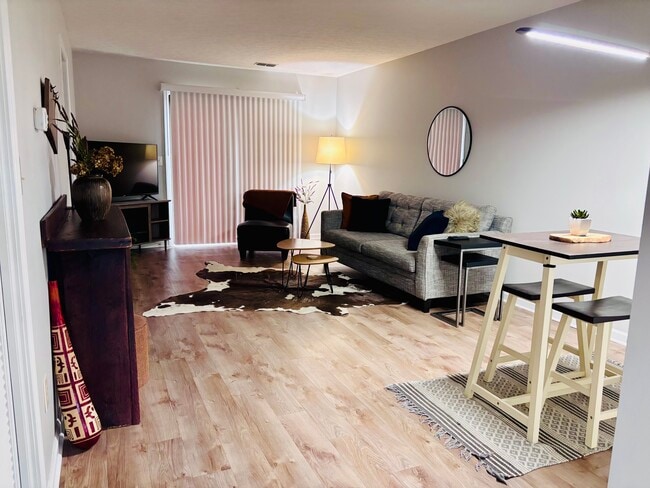 Foto del edificio - 551 Courtwood Ln