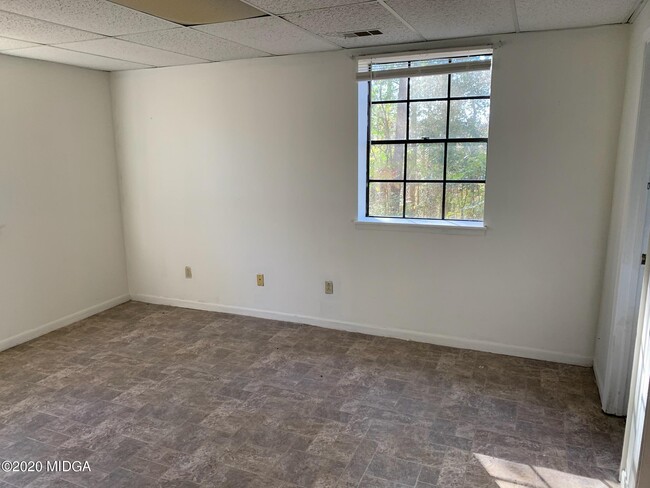 Building Photo - 223 River Hills Ridge