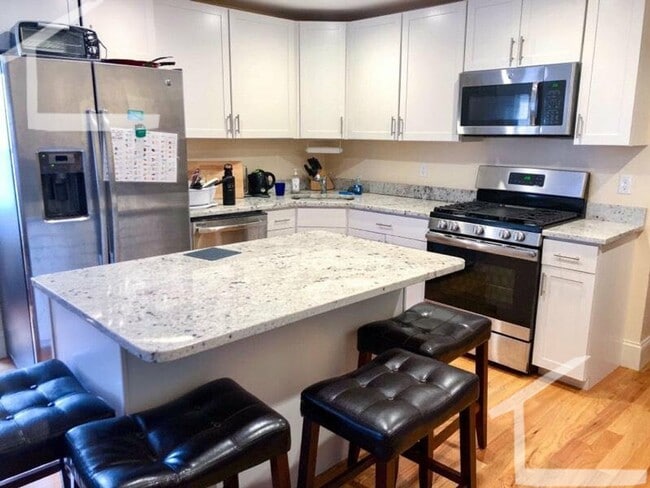 Brand new 4 Bed 2 bath in Allston.... SEPT 1st Move in - Brand new 4 Bed 2 bath in Allston.... SEPT 1st Move in House