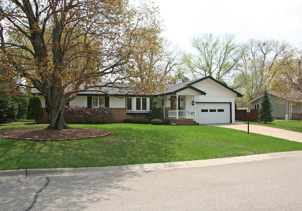 2068 Skillman Ave W, Roseville, MN 55113 House Rental in Roseville