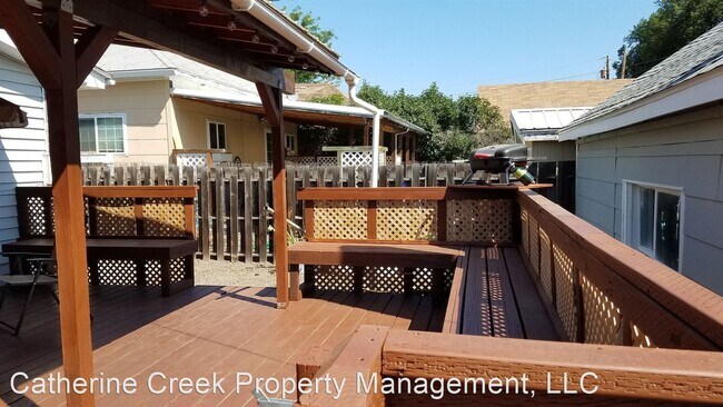 Foto del edificio - 3 br, 1 bath House - 2011 Oak Street