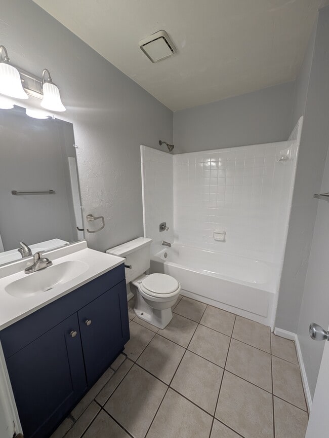 Building Photo - 1247 Continental Ct