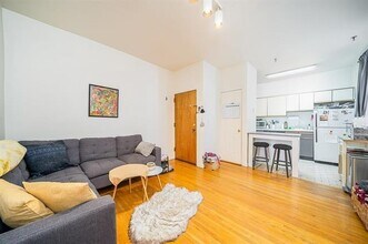 Building Photo - 711 Willow Ave