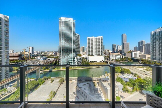 Foto del edificio - 88 SW 7th St