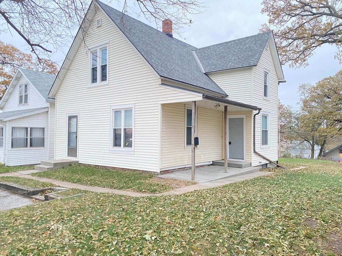 Primary Photo - Updated and Spacious South Omaha 3 bed 2 b...