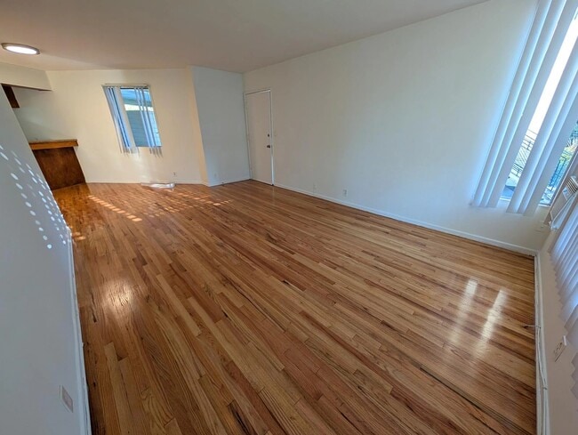 Foto del edificio - 4266 Fulton Ave