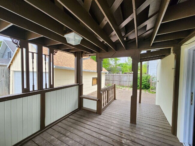 Foto del edificio - Updated House w/garage