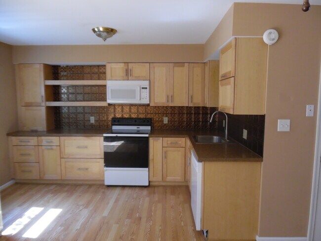 Foto del edificio - 3BR Townhome - Northampton School District