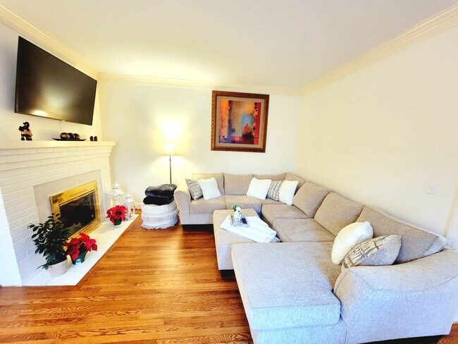 Living room - 5303 W Friendly Ave
