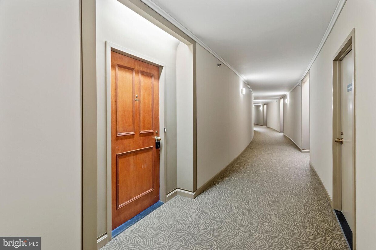 1805 Crystal Dr Unit 710S, Arlington, VA 22202 Room for Rent in