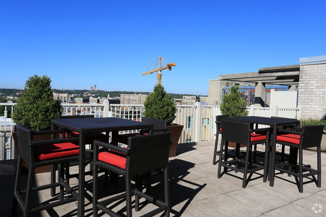 Rooftop Deck - Park Meridian