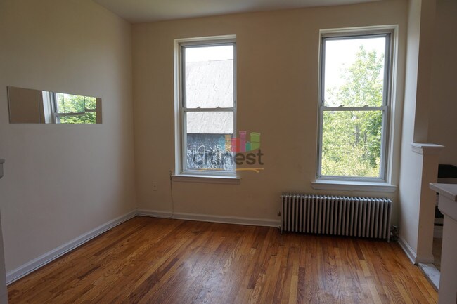 Building Photo - 606 5th Ave