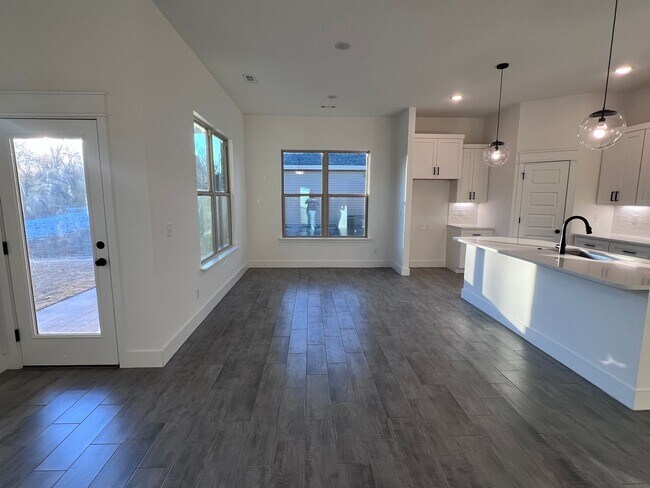 Foto del edificio - NEW 3 Bedroom In Carl Junction!