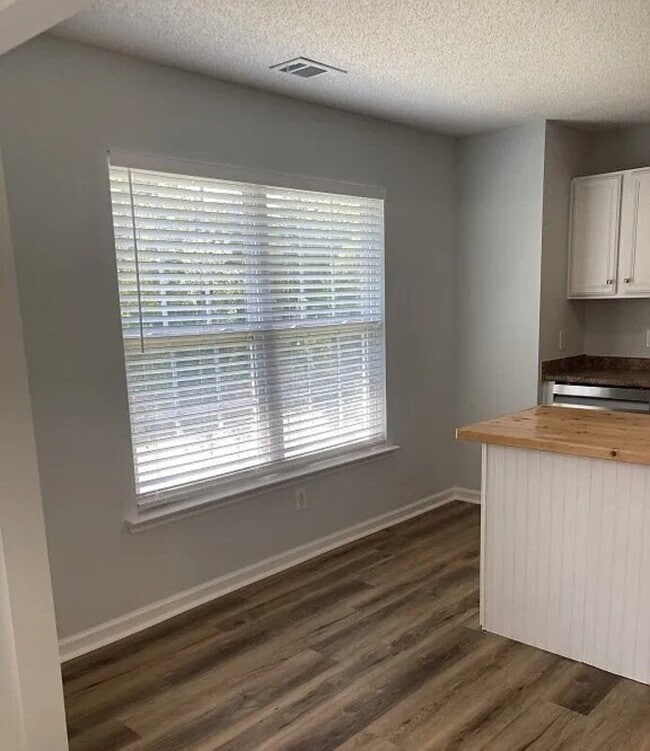 Foto del edificio - 129 Ridgewood Cir