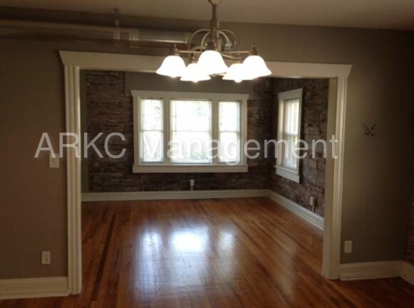 Building Photo - 607 E 42nd St