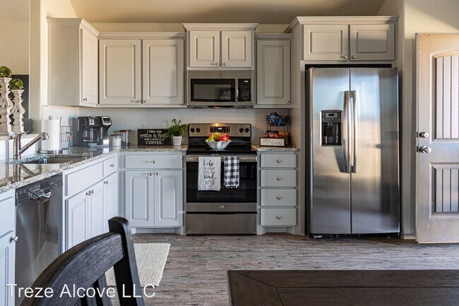Building Photo - 4 br, 2 bath House - 716 Hillshire