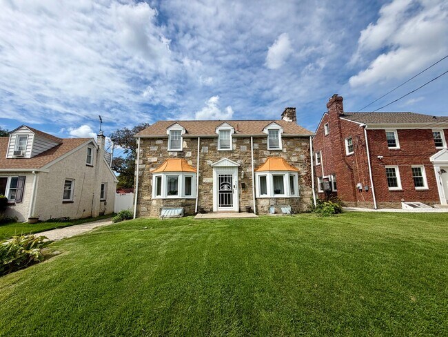 Foto del edificio - 6522 N American St