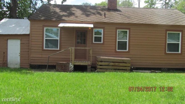Building Photo - 3 br, 1 bath House - 531 W 49th St
