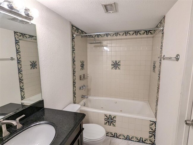 Building Photo - 1818 S Lakeshore Blvd