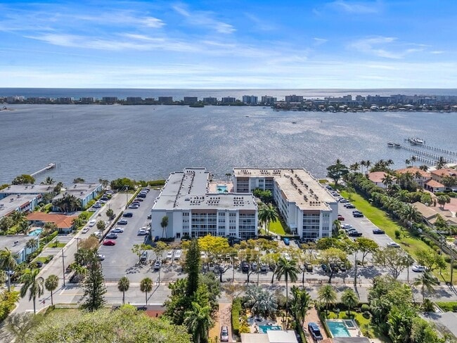 Foto del edificio - 1502 S Lakeside Dr