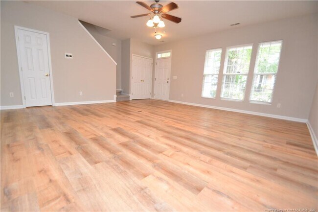 Foto del edificio - 600 Walnut Woods Dr