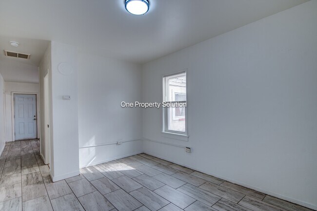 Building Photo - 2453 Prospect St