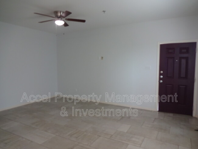 Building Photo - 401 Ebony