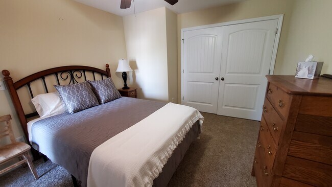 Segundo dormitorio, ubicado en el segundo piso. - 304 W 18th St