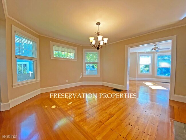 Building Photo - 4 br, 2.5 bath House - 24 Bowdoin St