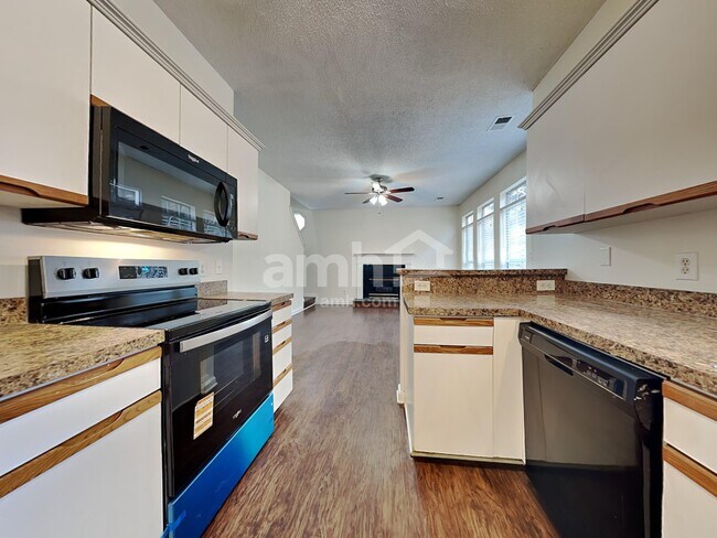 Foto del edificio - 1617 Oak Knoll Ln