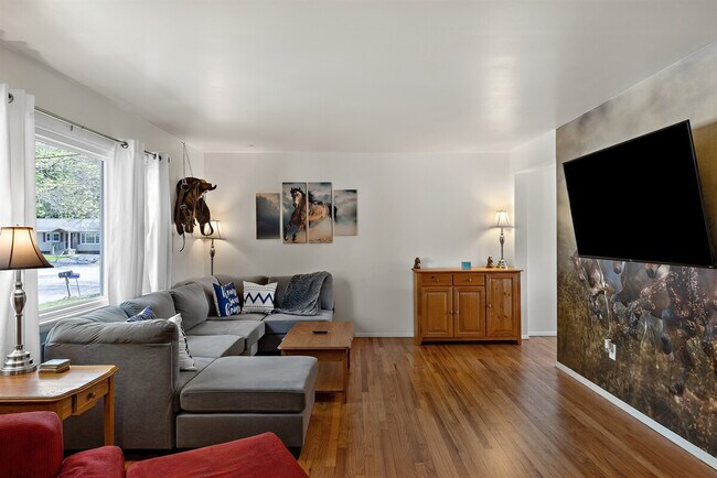 Foto del edificio - 10 James Dr