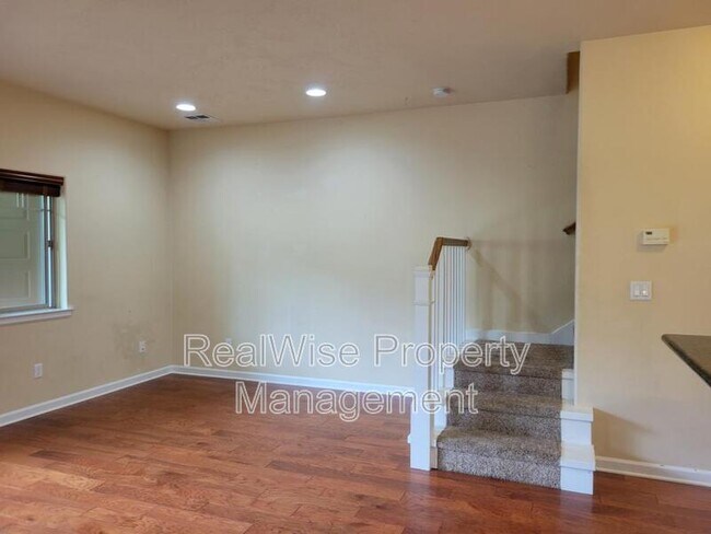Building Photo - 1789 SE Hill Park Pl