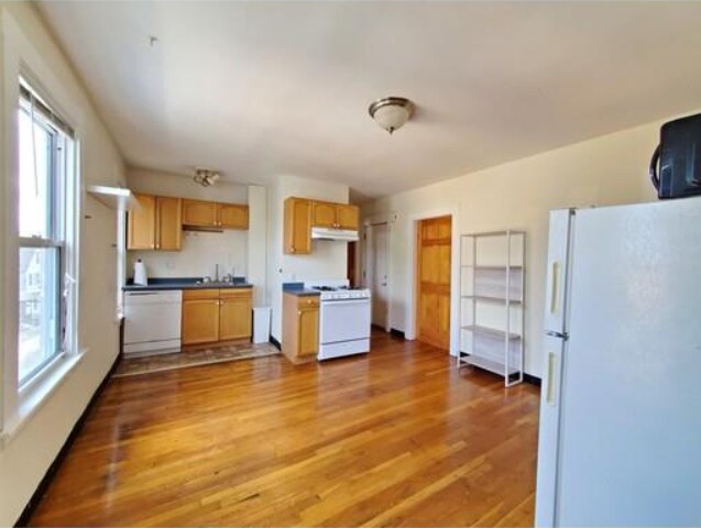 Primary Photo - 6 Durham St