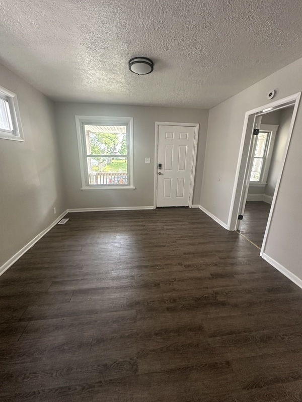 Building Photo - 4020 Woodbridge Ave
