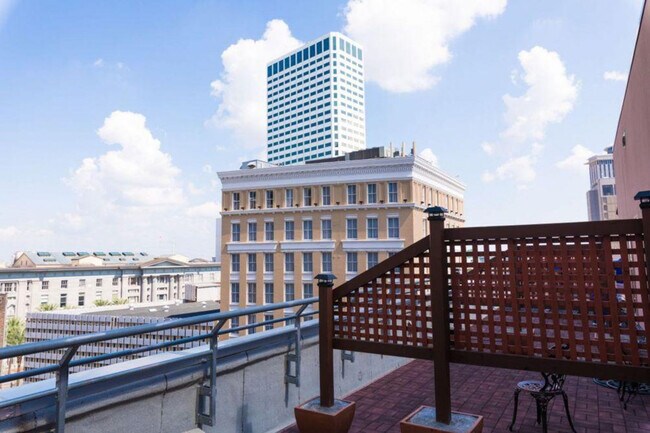 Building Photo - 201 Magazine St