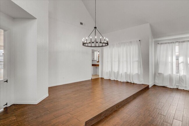 Building Photo - 2817 Edgemont Ln, Nederland TX 77627