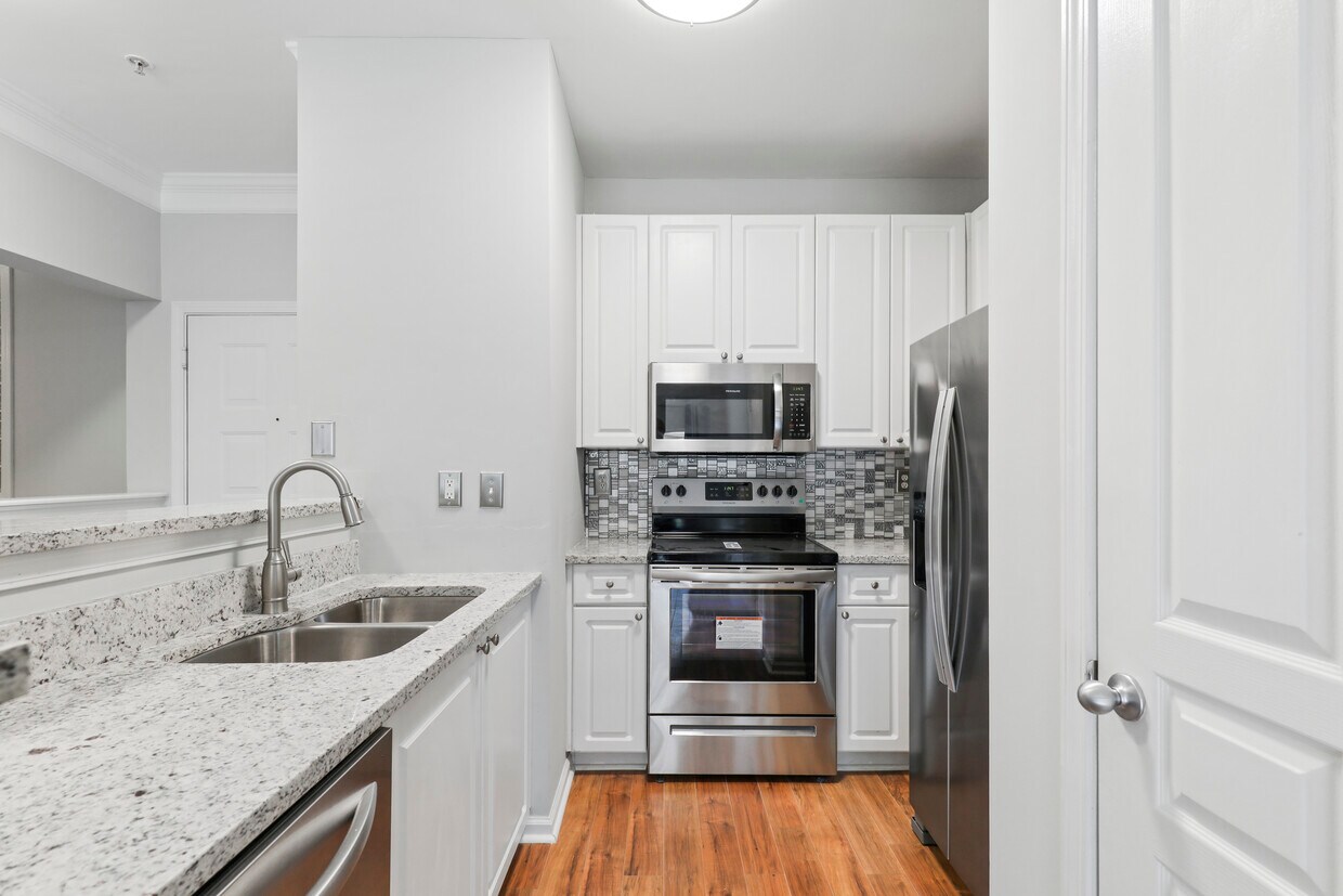 Main Kitchen View - 10 Perimeter Summit Blvd NE (Atlanta, GA)