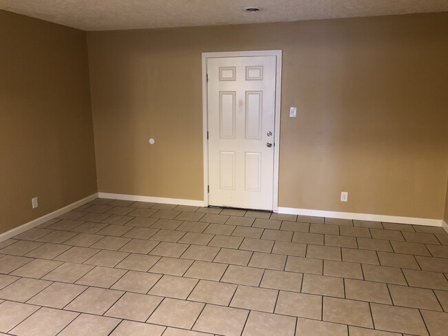 Foto del edificio - 832 Old Hickory Blvd