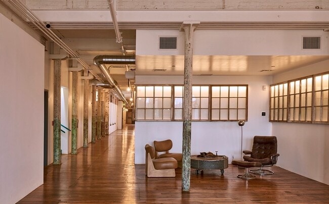 Building Photo - 520 State Rd