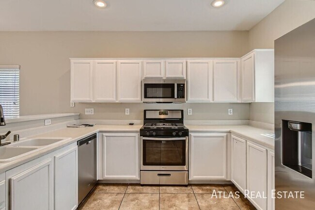 Building Photo - LOVELY 4-Bedroom Home in near E. Centennia...