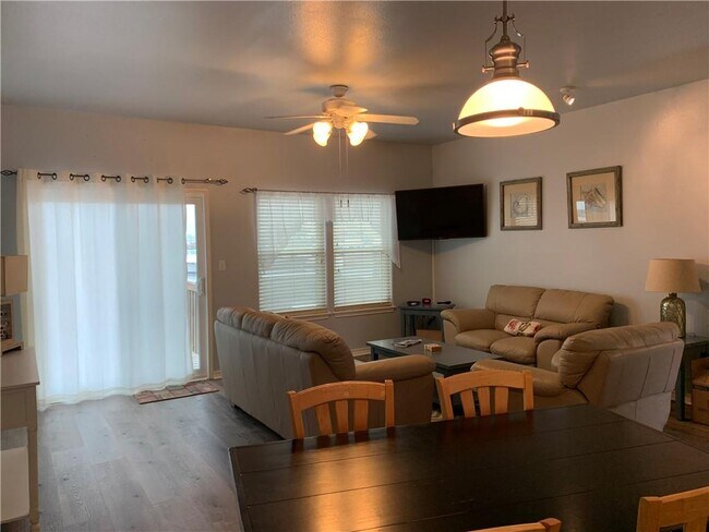 Foto del edificio - 15325 Bonasse Ct