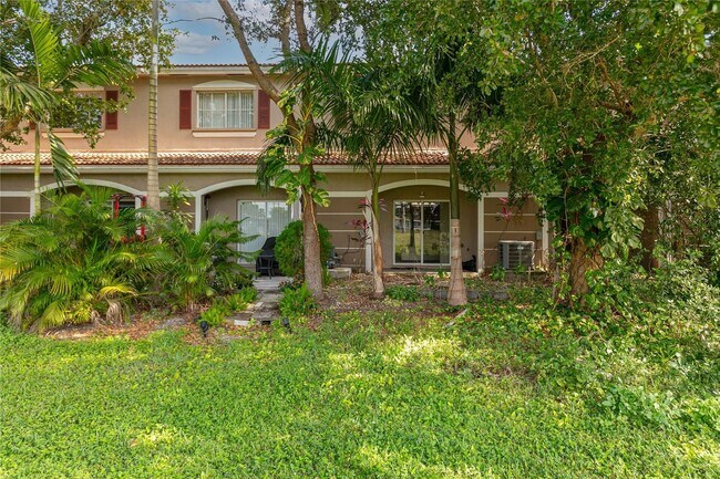 Foto del edificio - 4408 Woodland Cir