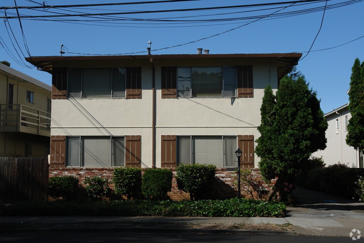 Building Photo - 213 Anita Rd