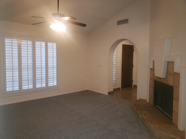 Building Photo - 4 bed 2.5 bath in Chandler Great Location to the 101 Freeway